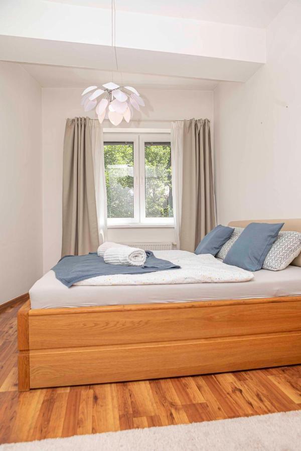 Castle View Apartment With Free Parking Bratysława Zewnętrze zdjęcie