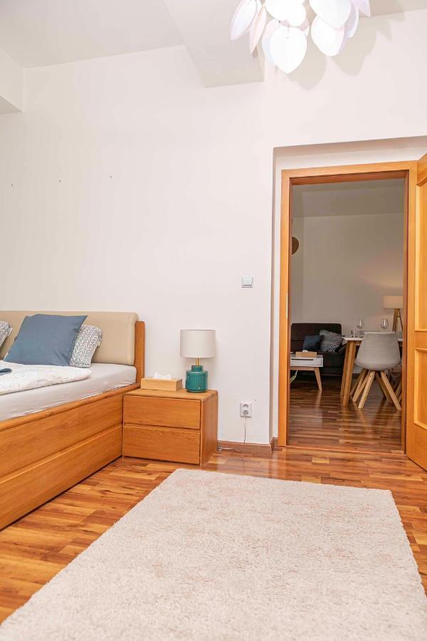 Castle View Apartment With Free Parking Bratysława Zewnętrze zdjęcie
