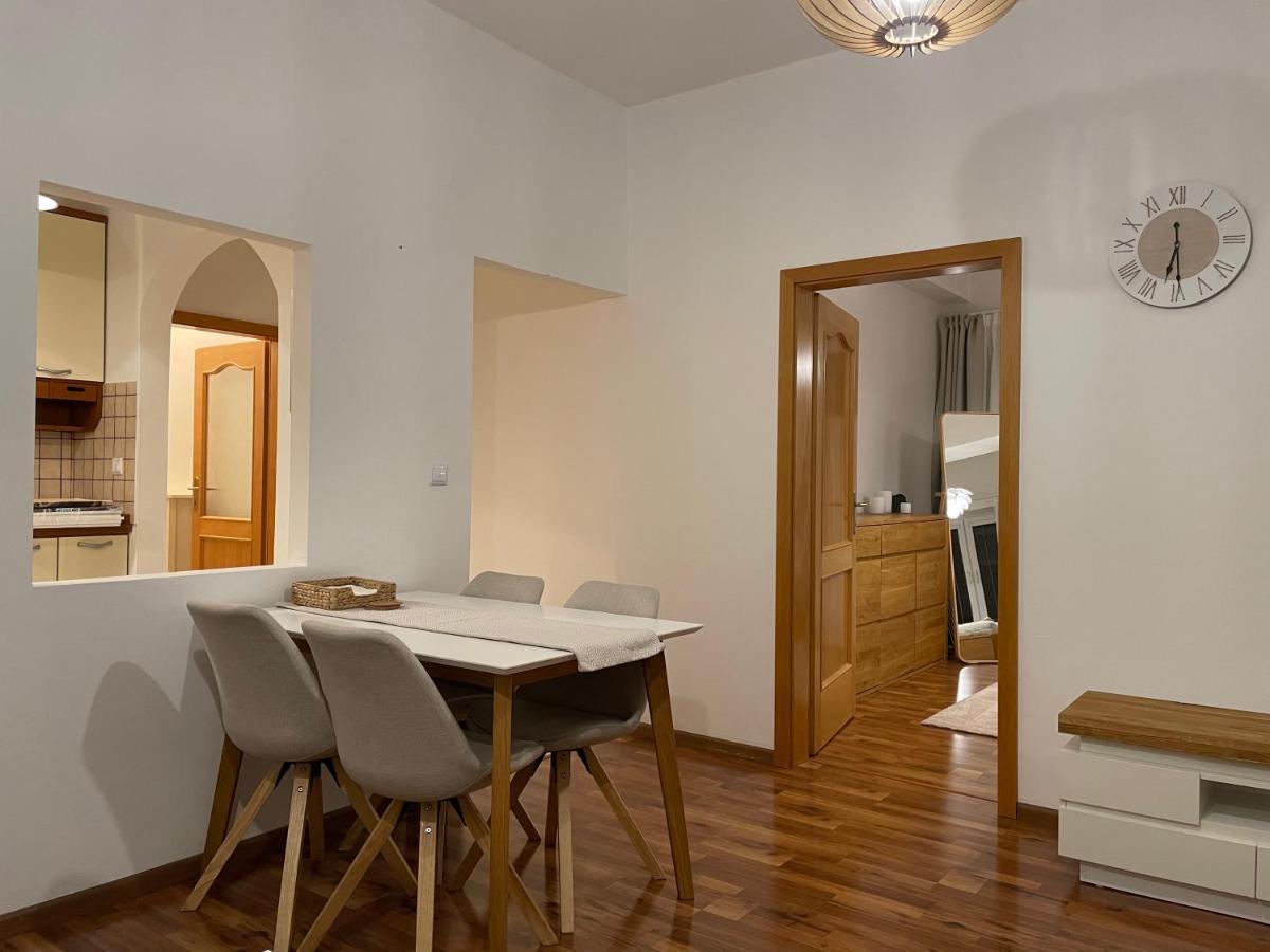 Castle View Apartment With Free Parking Bratysława Zewnętrze zdjęcie